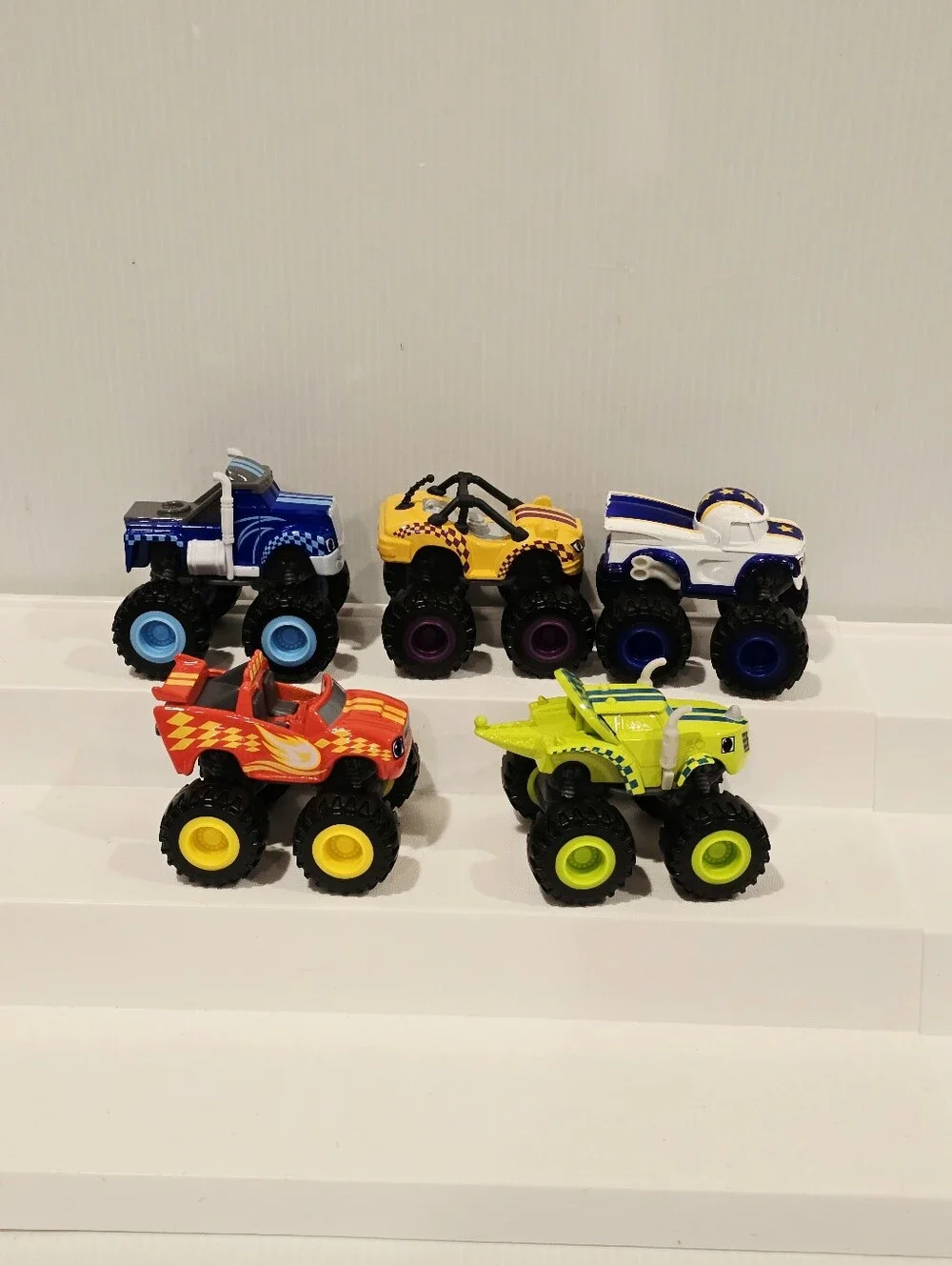 Blaze And The Monster Machines Racing Flag Diecast Truck Set